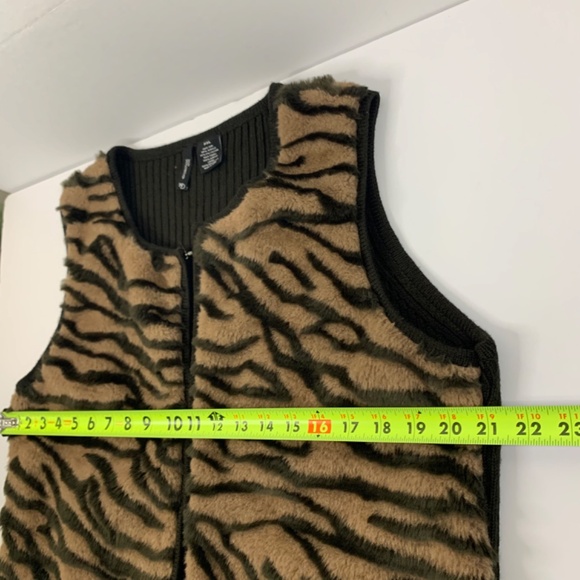 Buttery soft Faux Fur animal print black brown luxurious boho indie sweater vest - Picture 8 of 9